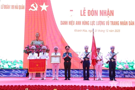 General Phan Van Giang visits and inspects Naval Service